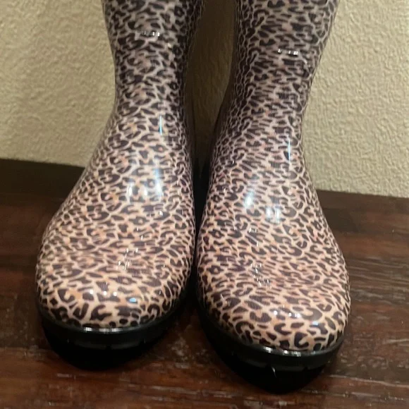 UGG Leopard Print Tall Rain Boots Size 8 - Picture 4 of 4